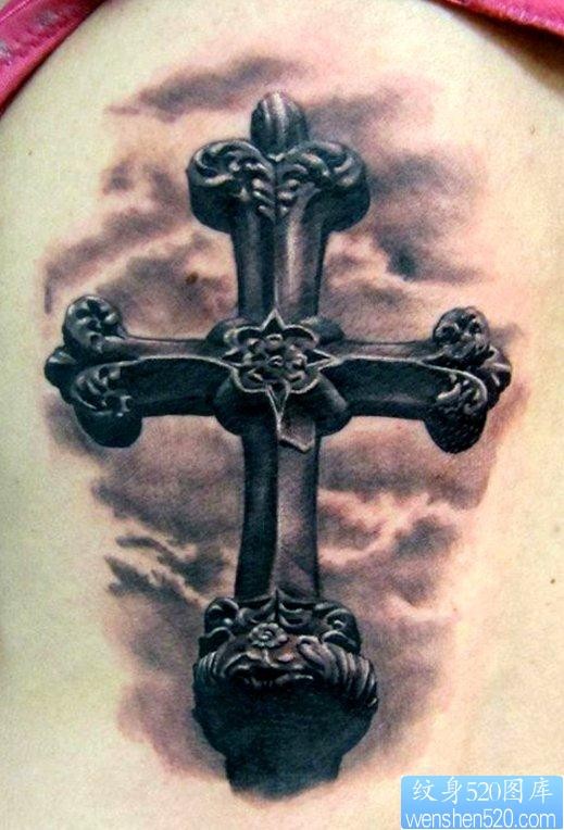 520纹身图库推荐一张个性十字架纹身图片