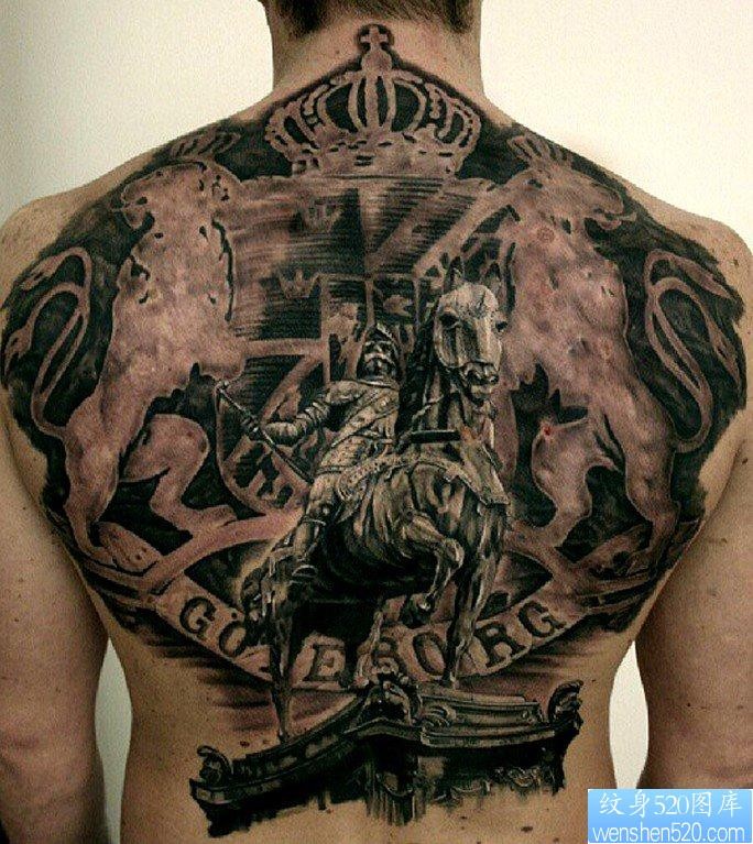 一张满背写实马纹身图片