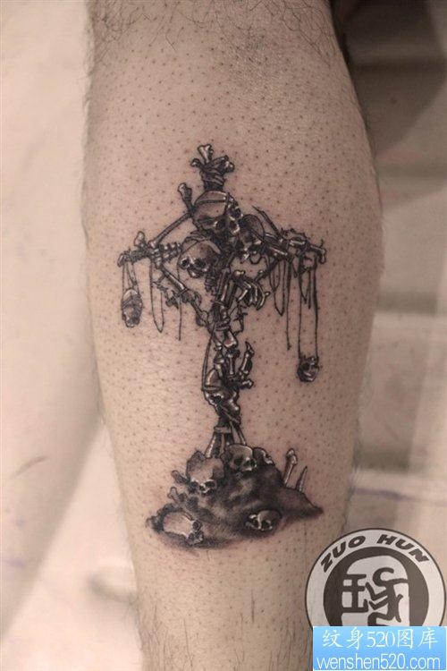 一张腿部超酷的骷髅天秤座纹身图片