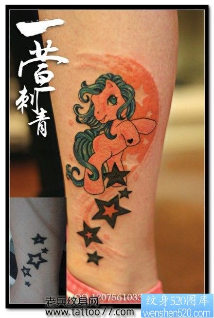美女腿部可爱好看的独角兽五角星纹身图片