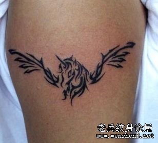 独角兽纹身图片：一张手臂图腾独角兽翅膀纹身图案