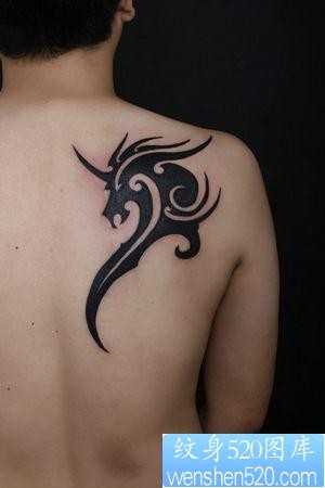 独角兽纹身图片：一张肩部图腾独角兽纹身图案