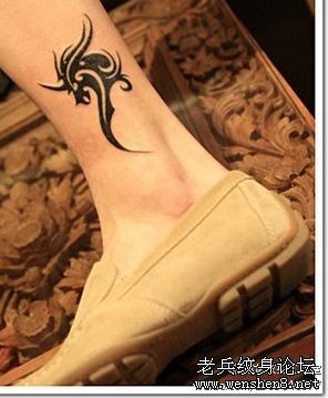 独角兽纹身图片：一张腿部图腾独角兽纹身图案