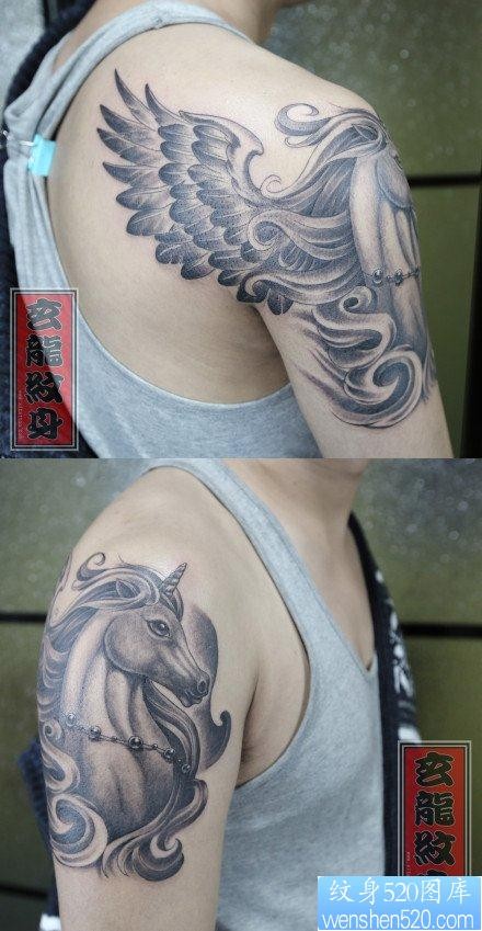男性手臂流行经典的独角兽纹身图片