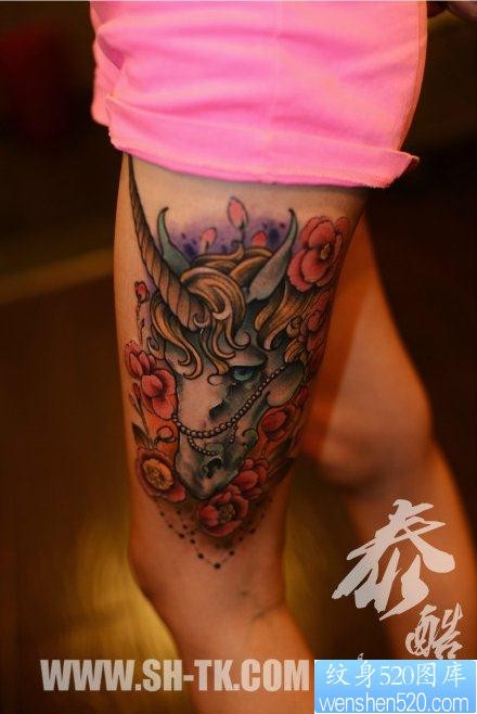 美女腿部经典很酷的独角兽纹身图片