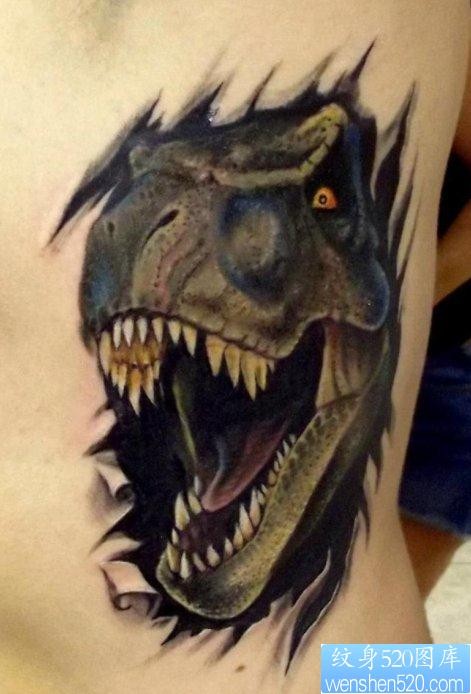 欣赏一张霸气的撕皮恐龙纹身作品