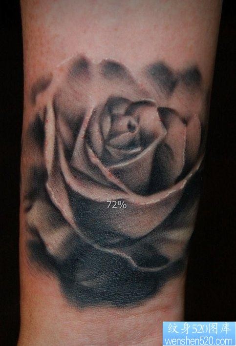 推荐一张漂亮的玫瑰花纹身图片