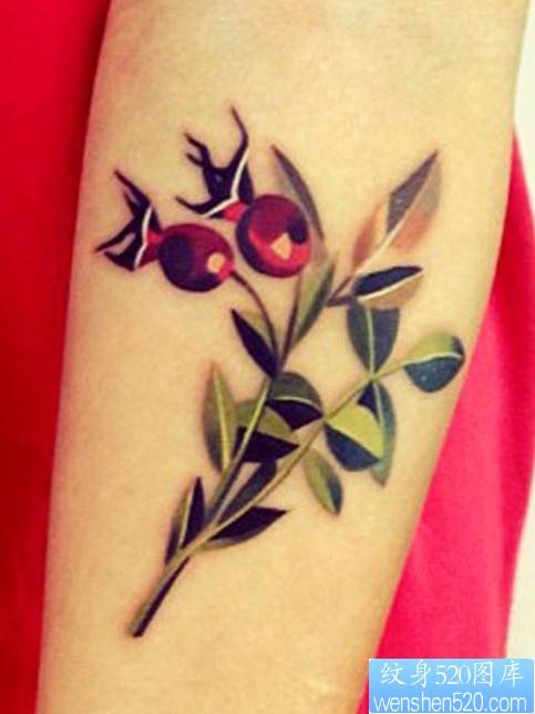 小臂上一张樱桃纹身作品欣赏