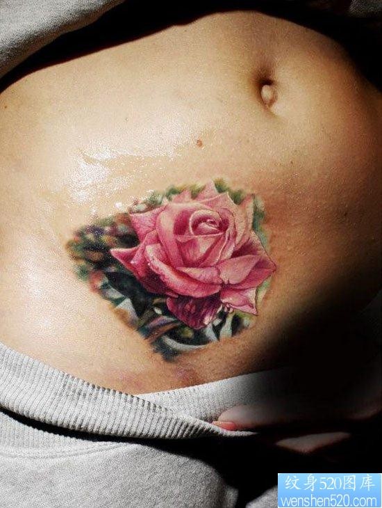 美女腹部精美写实的彩色玫瑰花纹身图片