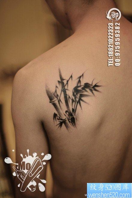 男性肩背流行唯美的黑白竹子纹身图片