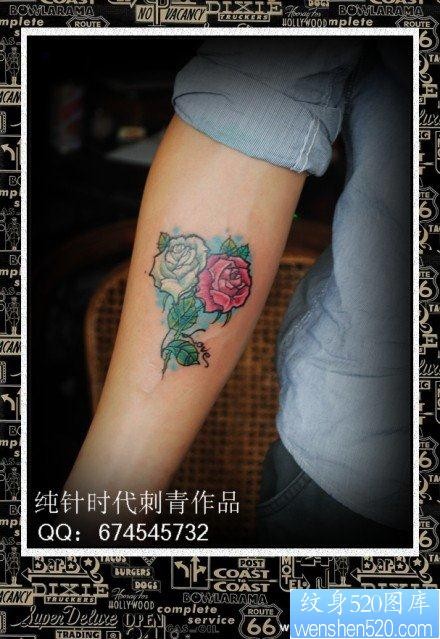 手臂唯美流行的玫瑰花纹身图片