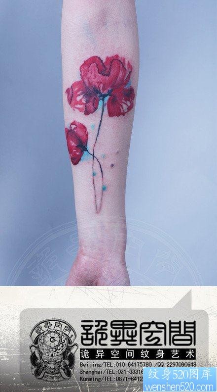 手臂漂亮前卫的彩色罂粟花纹身图片