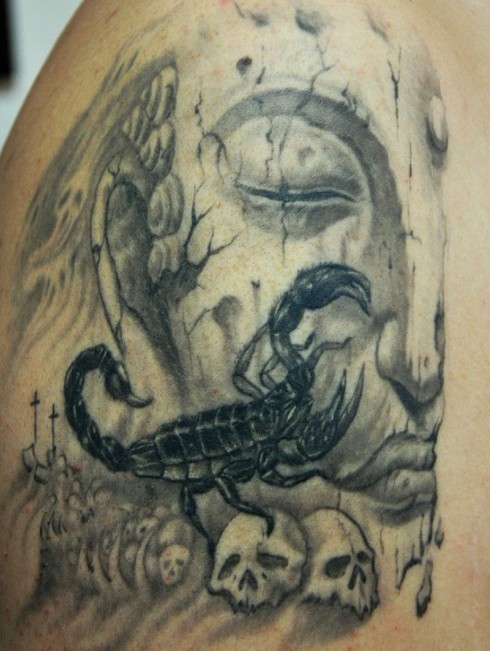 佛头蝎子与骷髅组合的纹身图案