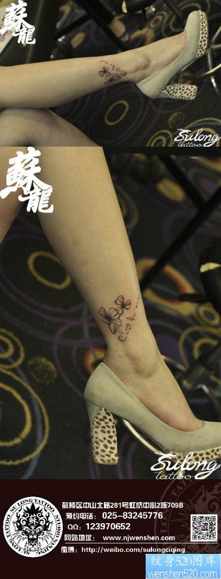 女人小腿流行唯美的四叶草纹身图片