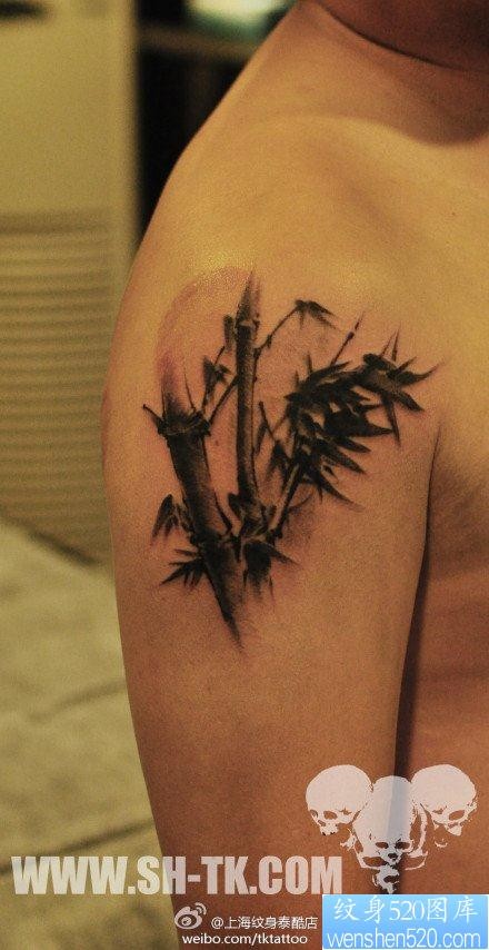 男生手臂经典的黑灰竹子纹身图片