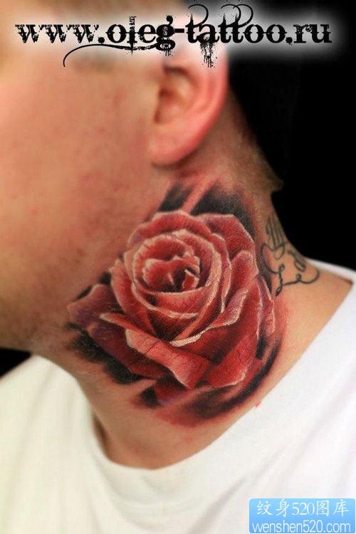 男生脖子处漂亮流行的玫瑰花纹身图片