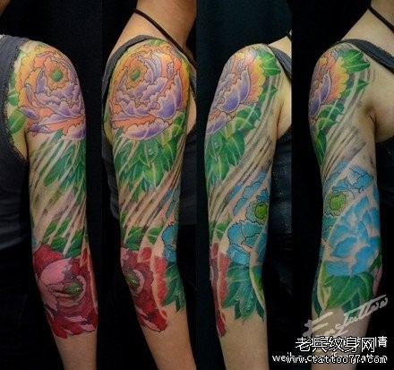 手臂漂亮的花臂牡丹纹身图片