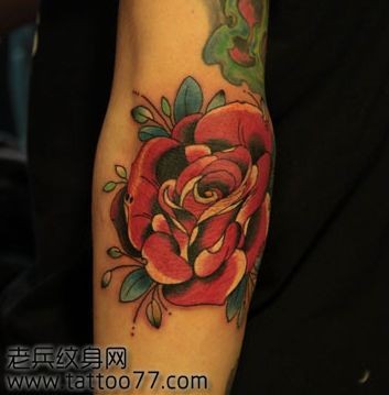 好看流行的手臂玫瑰花纹身图片