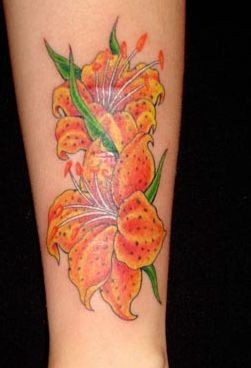 图片:华丽花卉纹身图片图案