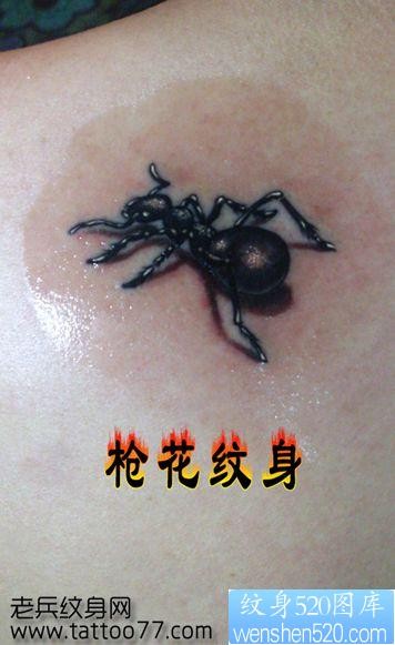 一张可爱的蚂蚁纹身图片