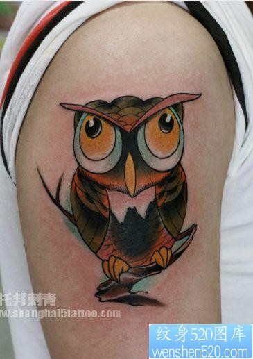 手臂一张猫头鹰纹身图片