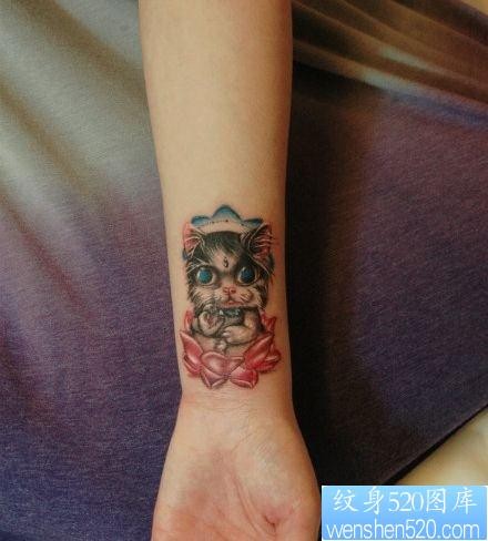 女孩子手臂可爱小猫咪纹身图片