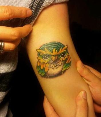 手臂超萌的猫头鹰纹身图片