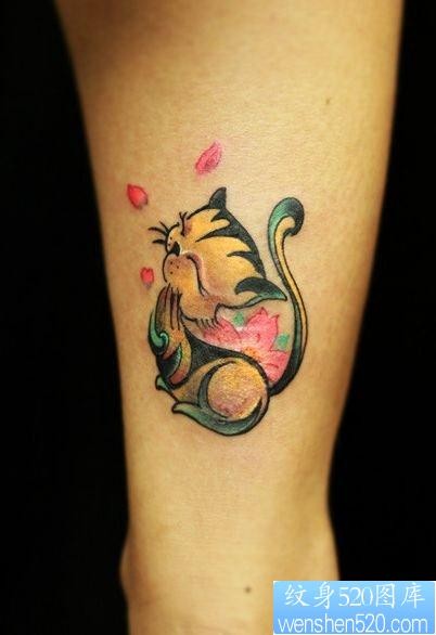 女孩子腿部好看的猫咪纹身图片