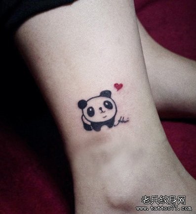 女人腿部可爱的图腾小熊猫纹身图片