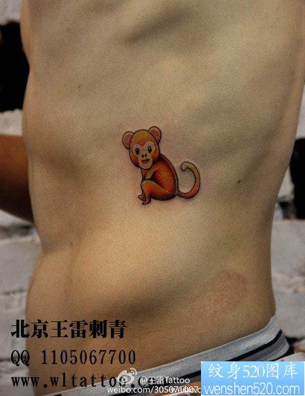 男性腹部卡通猴子纹身图片