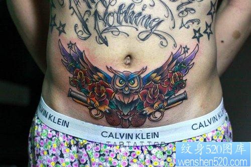 男性腹部好看的猫头鹰纹身图片
