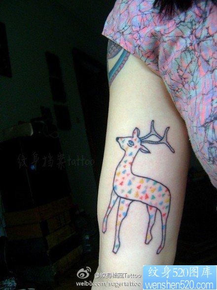 手臂简单好看的小鹿纹身图片