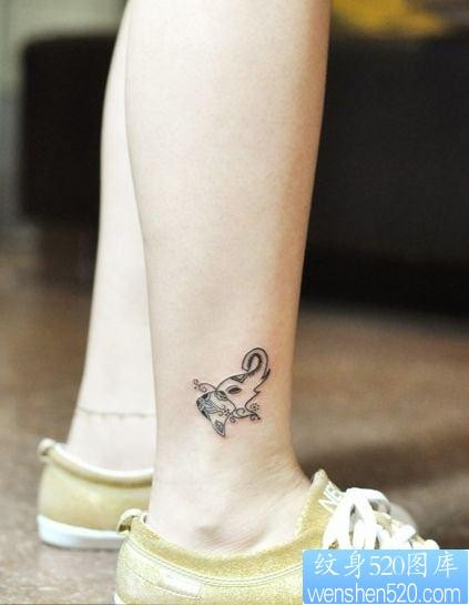 女人腿部时尚精美的小象纹身图片