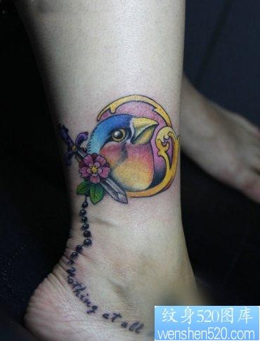 女人腿部好看的彩色小鸟纹身图片