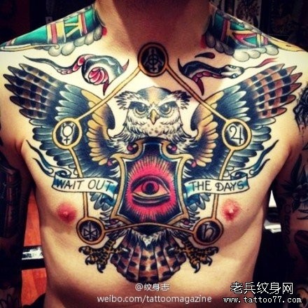 男生胸前霸气超酷的猫头鹰纹身图片