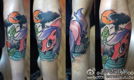 手臂可爱流行的小马纹身图片