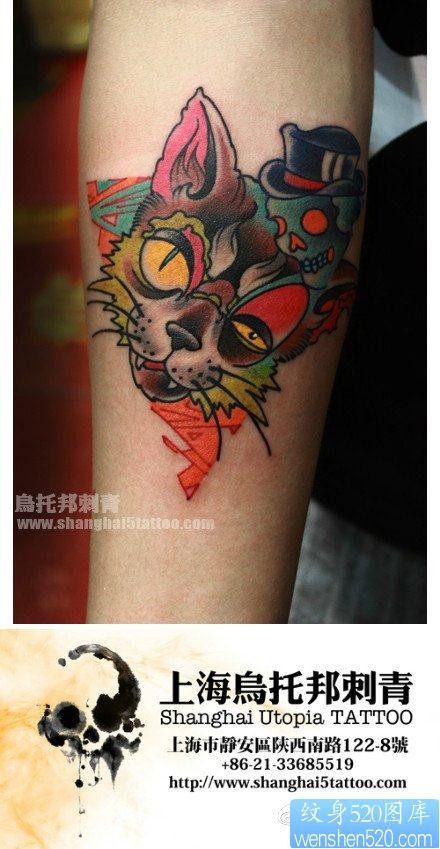 女人腿部前卫流行的猫咪纹身图片