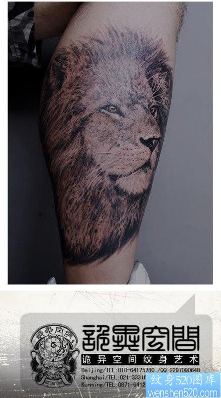 腿部前卫经典的一张狮头纹身图片
