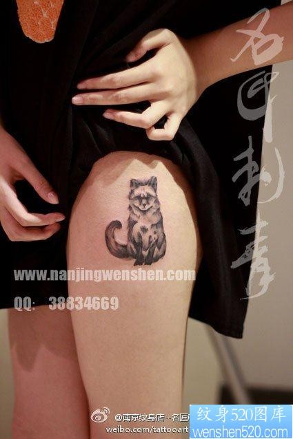 女人腿部可爱前卫的小狐狸纹身图片