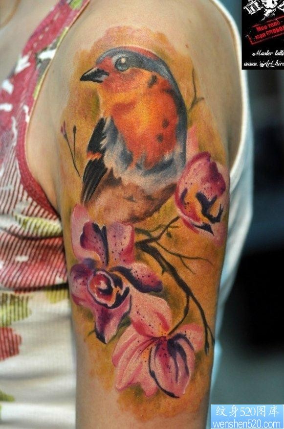 手臂前卫流行的小鸟与花卉纹身图片