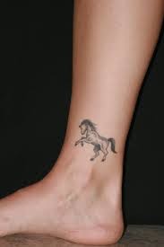 脚踝部漂亮的小马纹身