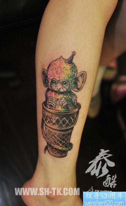腿部可爱流行的小猴子纹身图片