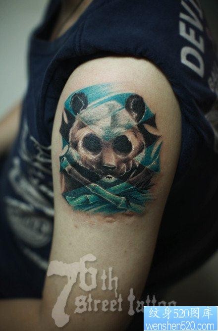 手臂前卫经典的一张熊猫纹身图片