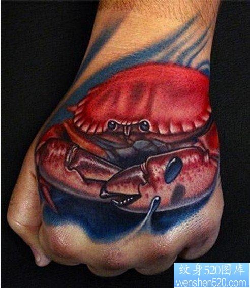 推荐手臂上一张螃蟹纹身图案