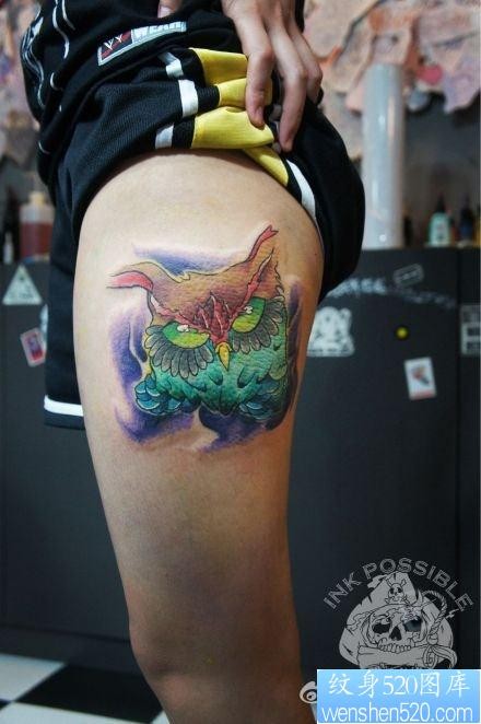女人腿部经典很帅的猫头鹰纹身图片