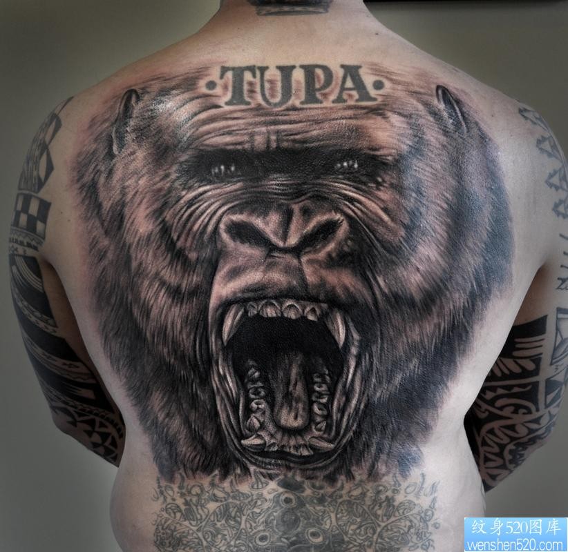 一张霸气的满背大猩猩纹身图案