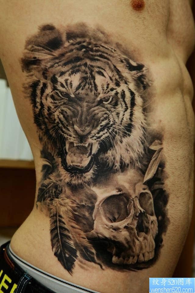 侧腰上一张霸气的骷髅头老虎纹身图片