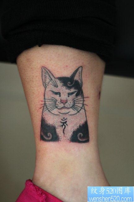 腿部经典前卫的猫咪纹身图片