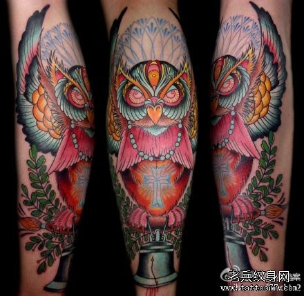 腿部流行很酷的一张欧美猫头鹰纹身图片