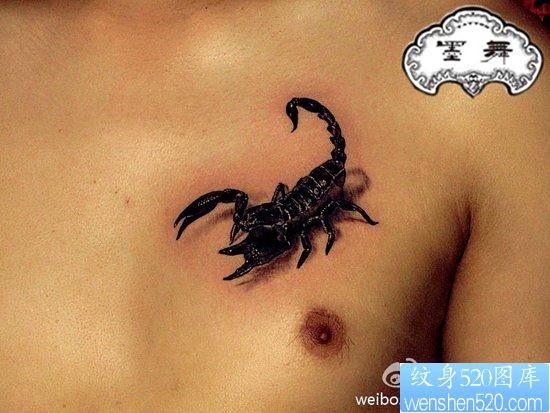 男性胸前流行很酷的蝎子纹身图片